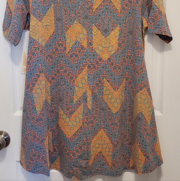 LuLaRoe NWT Perfect T Geometric Patterned top size medium oversized - Picture 8 of 8